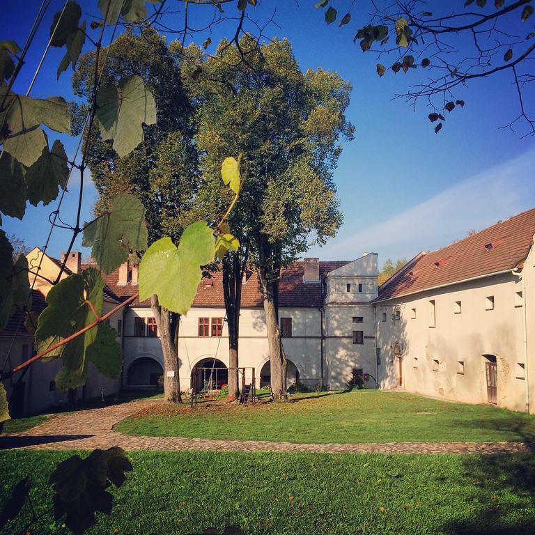 Zamek W Dziegielowie Экстерьер фото