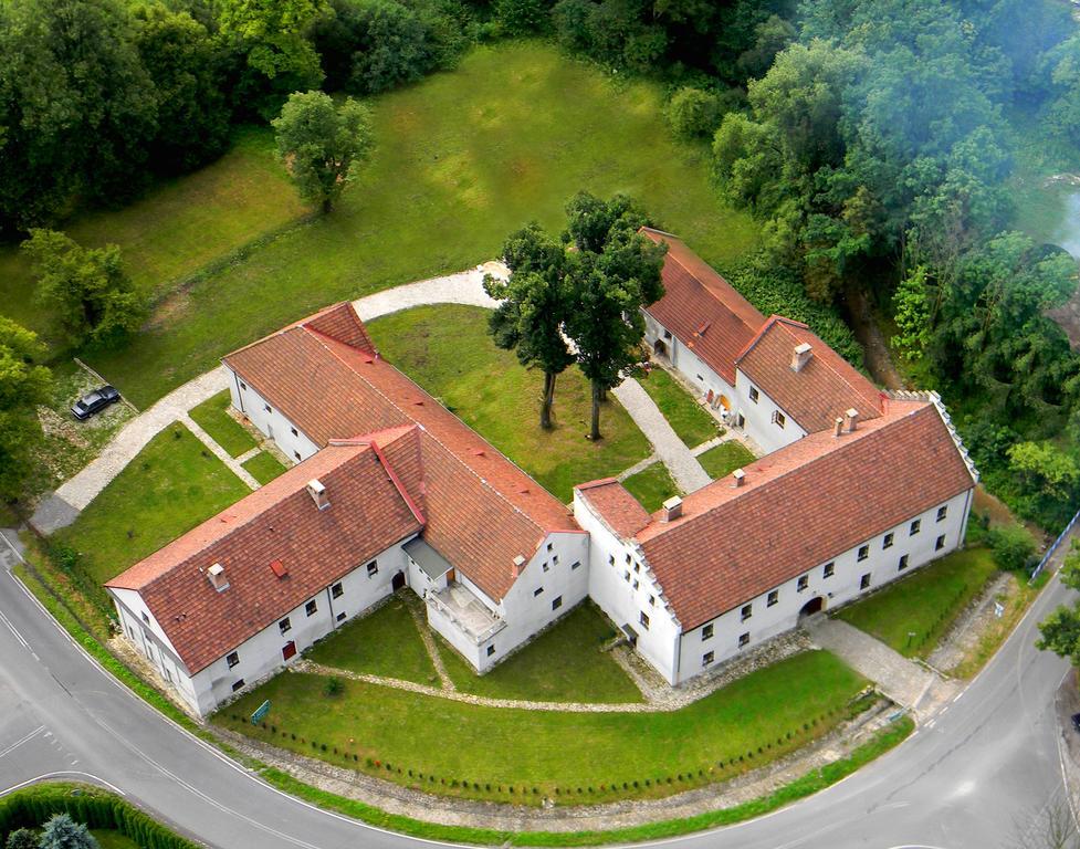 Zamek W Dziegielowie Экстерьер фото